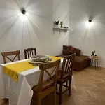 Lovely And Super Central Two-Bedroom Apartment